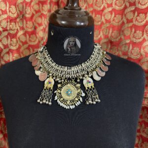 Vintage choker