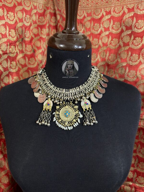 Vintage choker