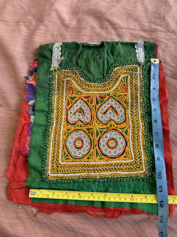 Embroidery neckline