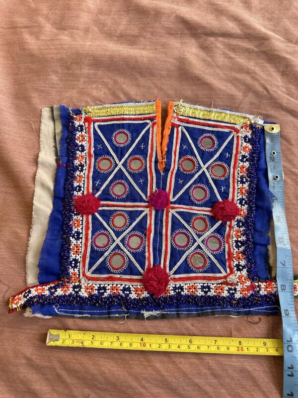 Embroidery neckline