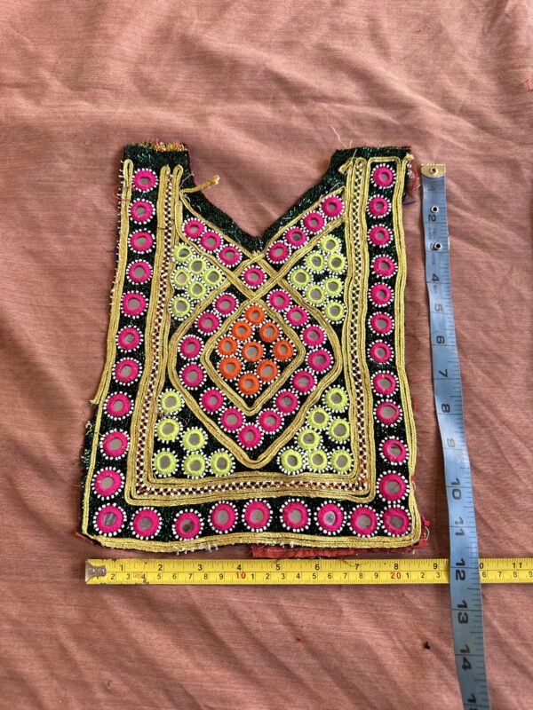Embroidery neckline