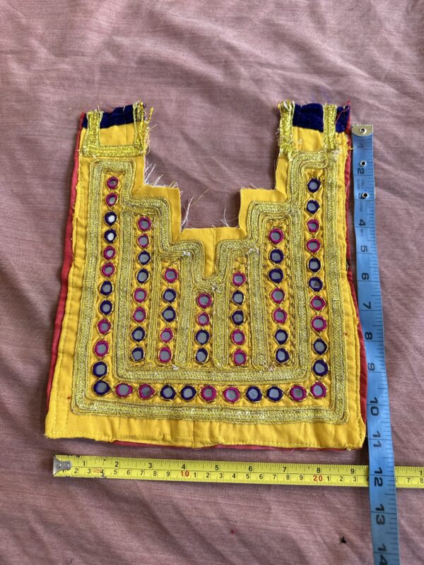 Embroidery neckline