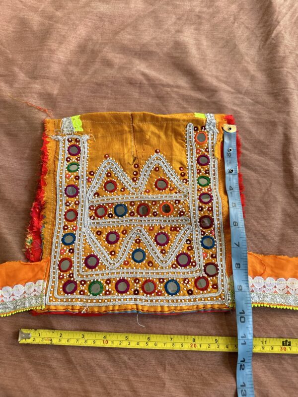 Embroidery neckline