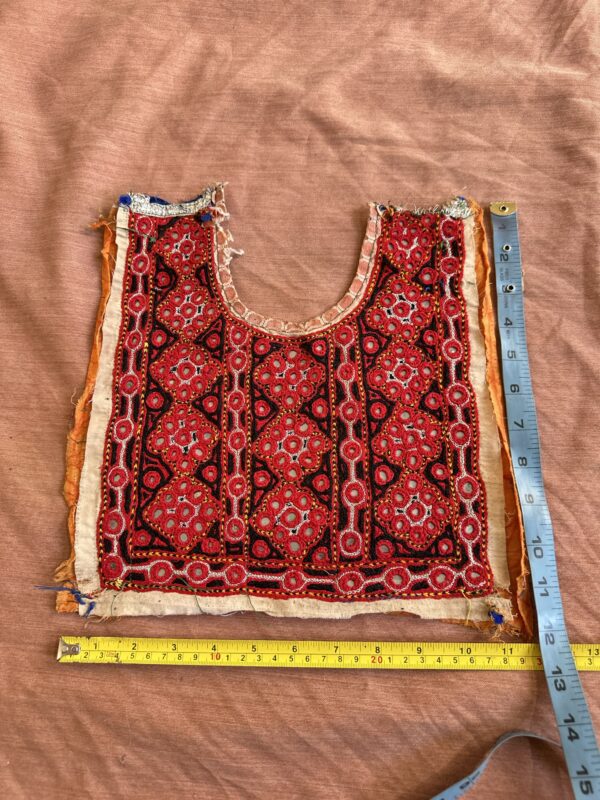 Embroidery neckline