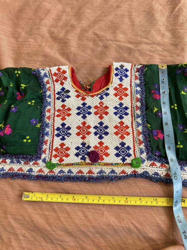 Embroidery neckline