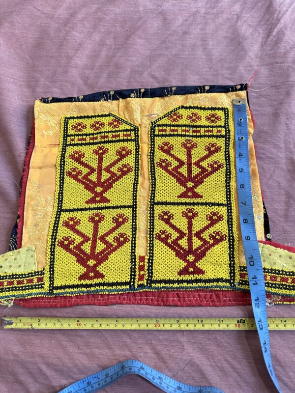 Embroidery neckline