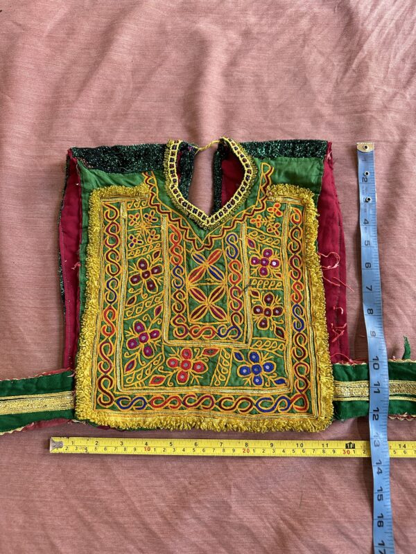 Embroidery neckline