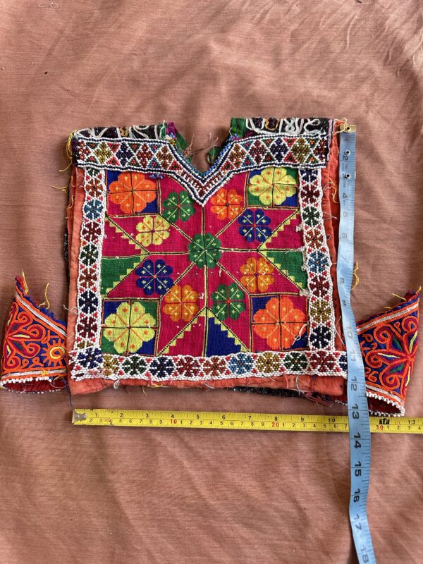Embroidery neckline