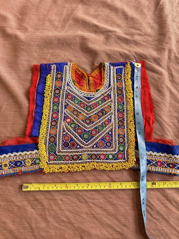 Embroidery neckline