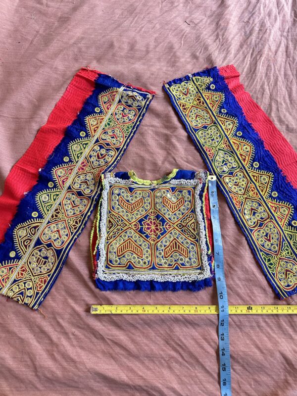 Embroidery neckline