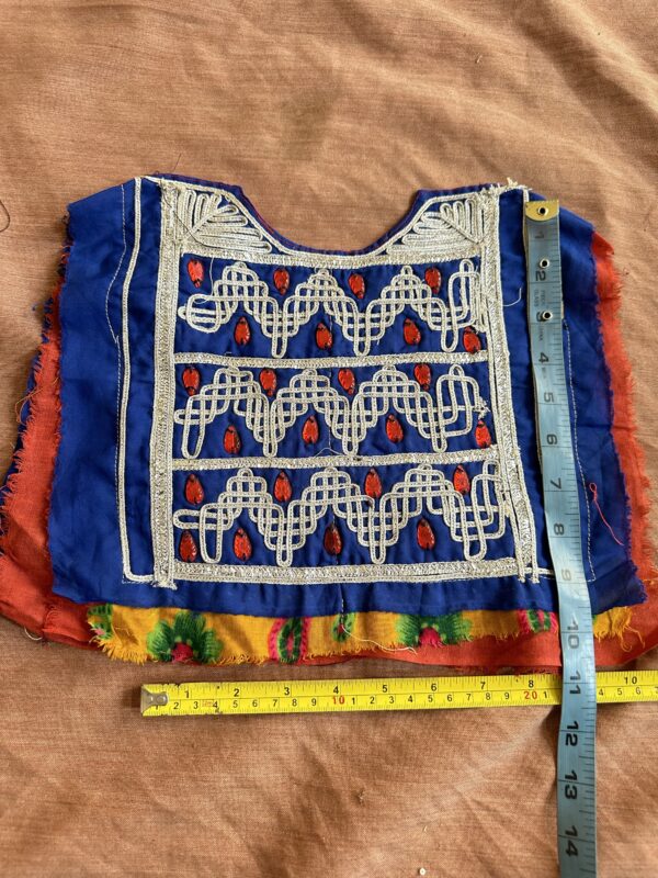 Embroidery neckline