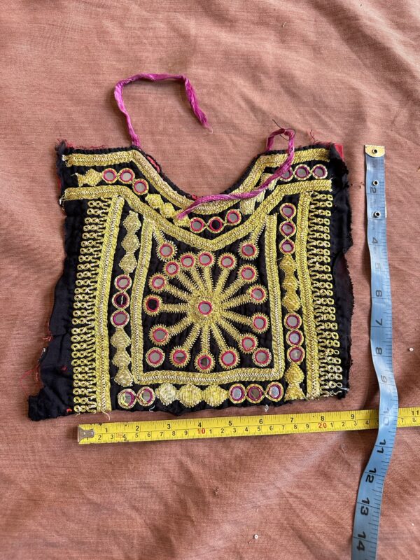 Embroidery neckline