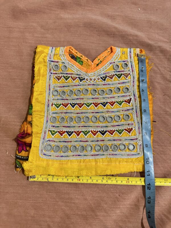 Embroidery neckline