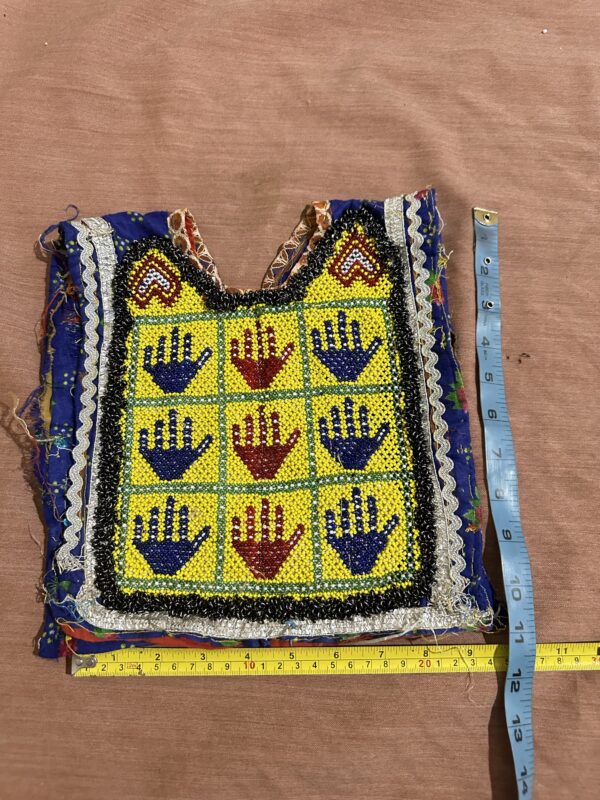 Embroidery neckline