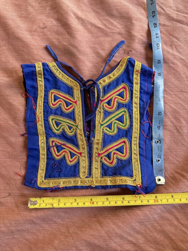 Embroidery neckline
