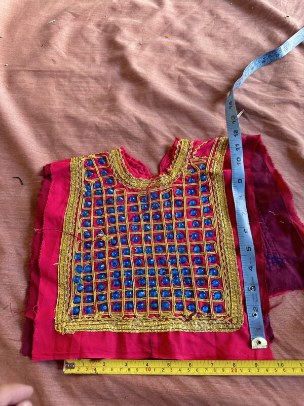 Embroidery neckline