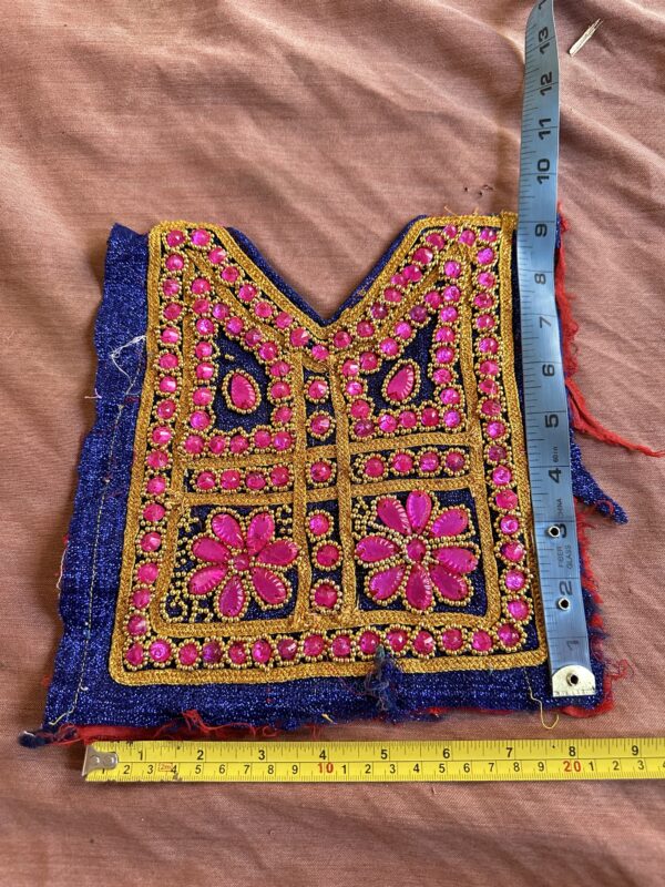 Embroidery neckline