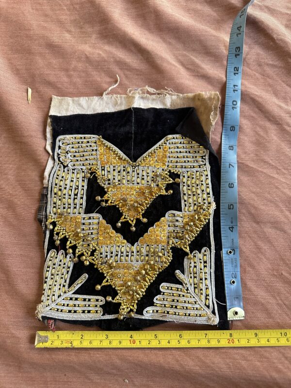 Embroidery neckline