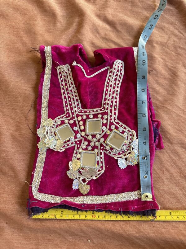 Embroidery neckline