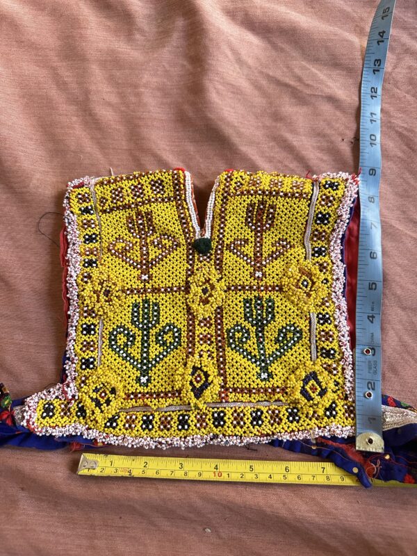 Embroidery neckline