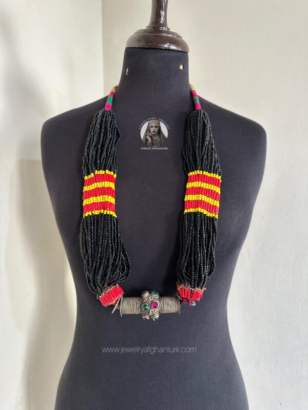 Vintage kuchi beads necklace