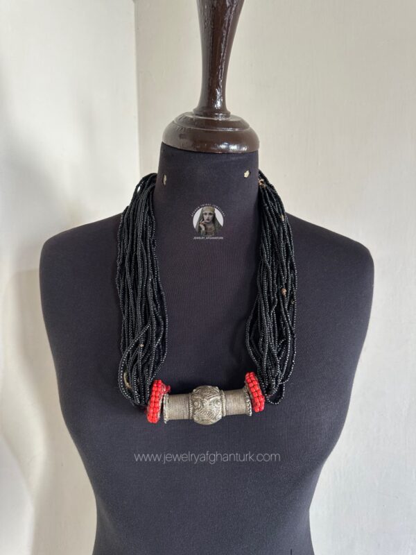 Vintage kuchi beads necklace
