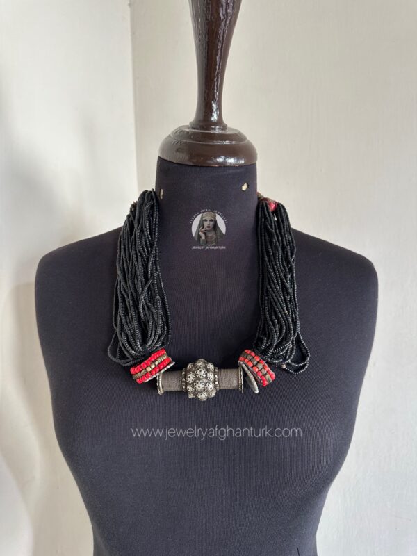 Vintage kuchi beads necklace