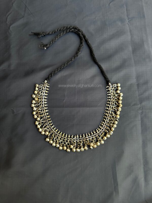 Vintage choker