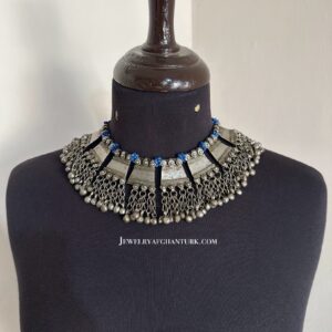Vintage choker