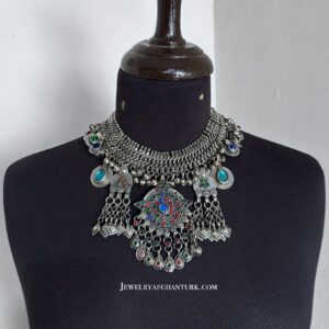 Vintage choker