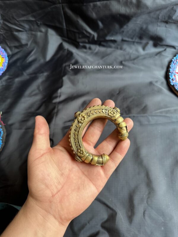 Vintage hand cuff