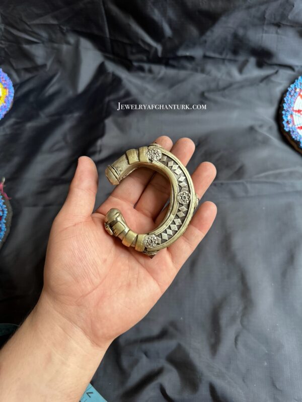 Vintage hand cuff - Image 3
