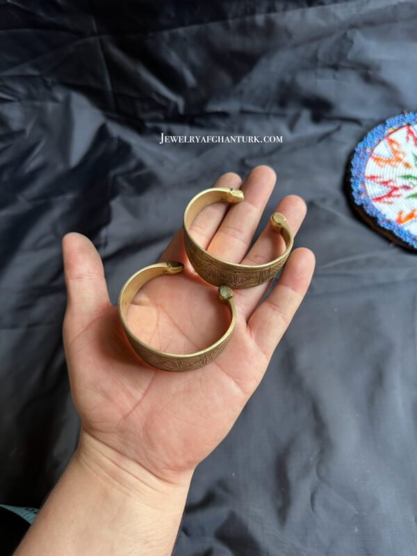 Vintage craving hand cuff - Image 2