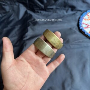 Vintage craving hand cuff