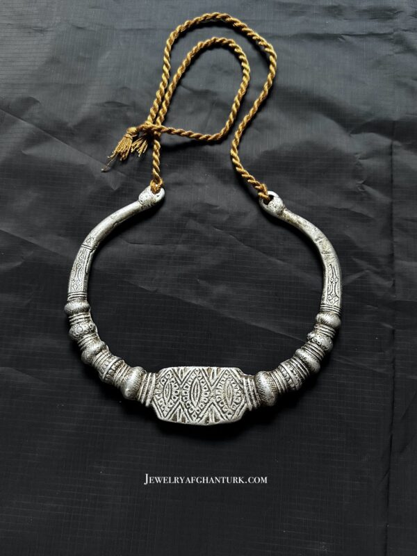 Vintage Neck-ring Choker