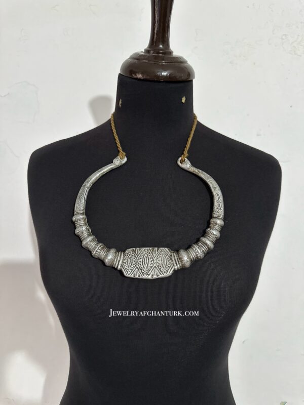 Vintage Neck-ring Choker - Image 2