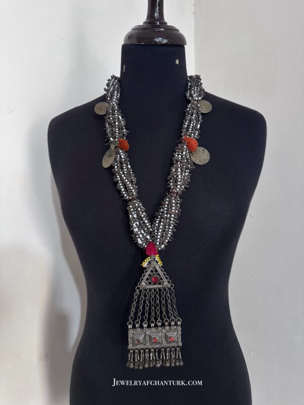 Cloves old necklace